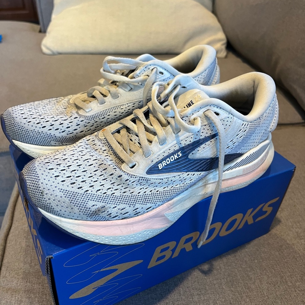 Brooks Women's Adrenaline GTS 24 - Light Blue and White